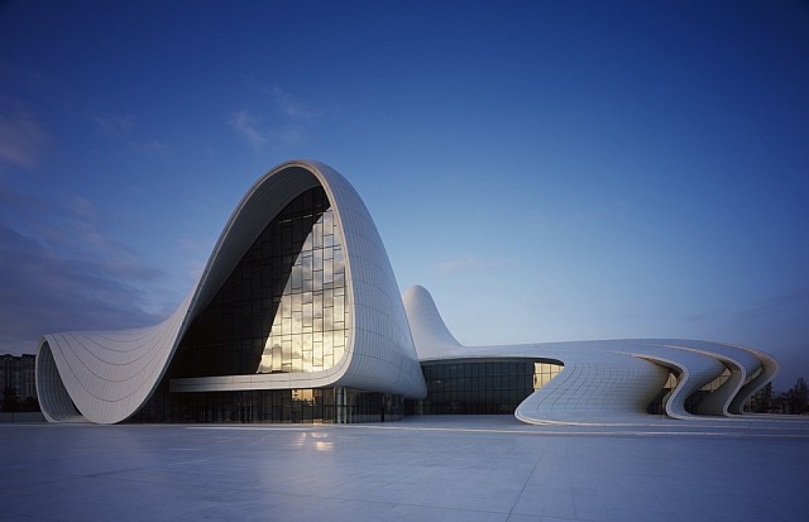 Heydar Aliyev Kültür Merkezi, Azerbaycan